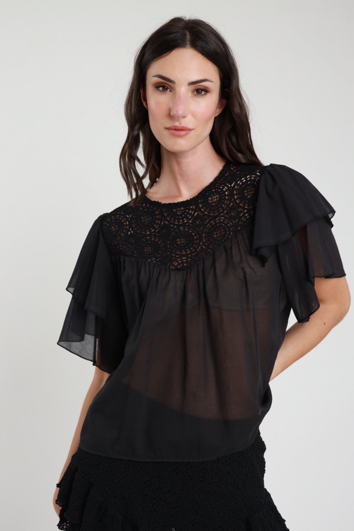 Blusa con Crochet e Volant