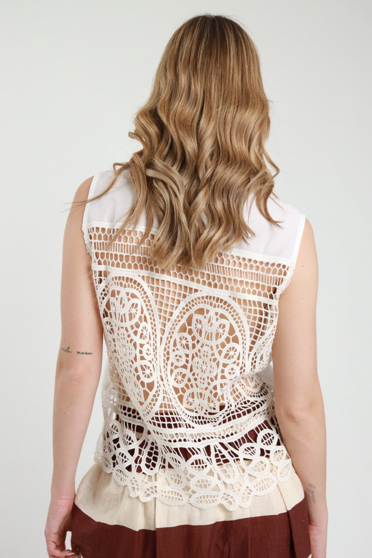 Camicia Smanicata con Retro in Crochet – Susy Mix