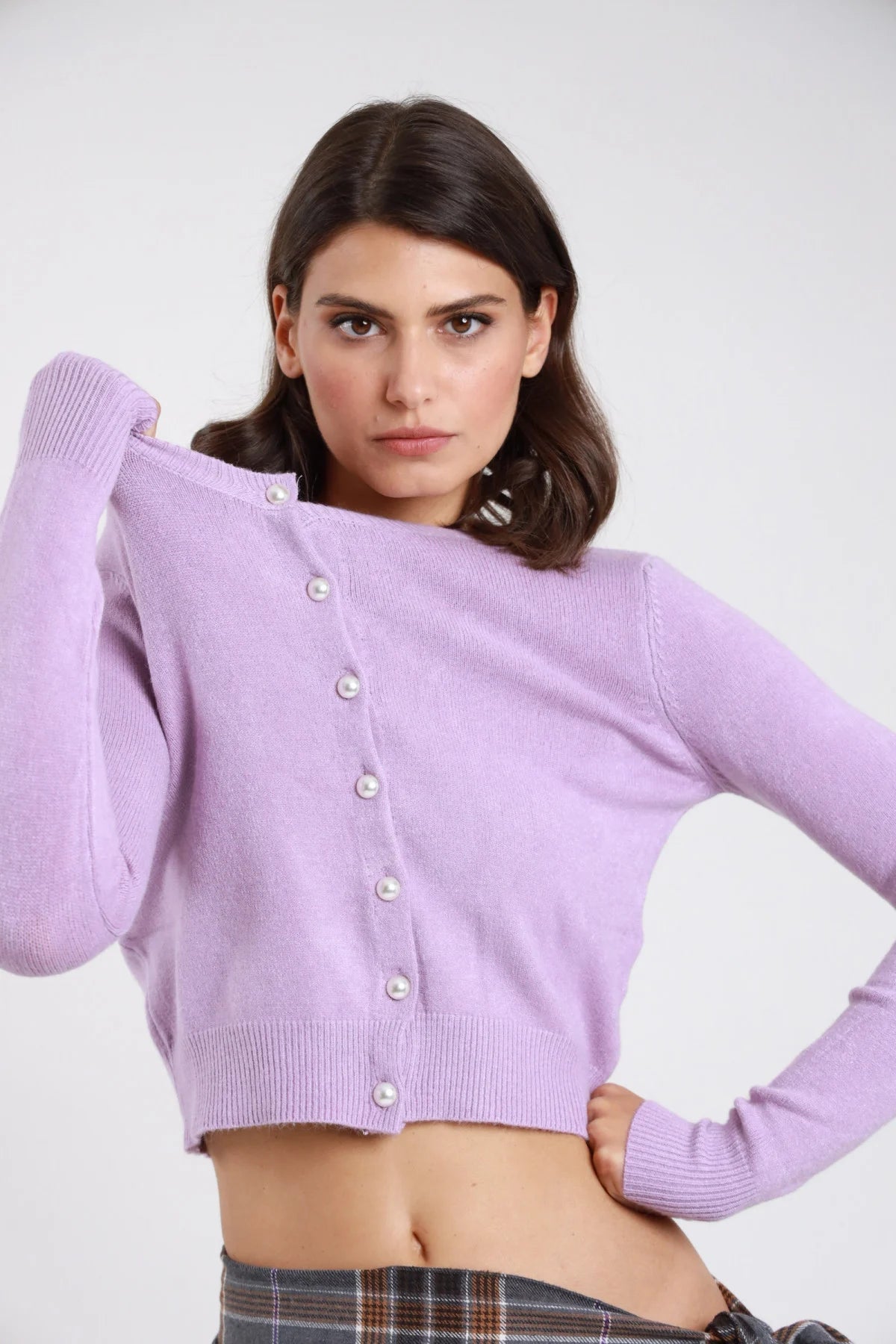 Cardigan crop Susy Mix Pre-Fall - vista laterale e dettaglio maglia fine