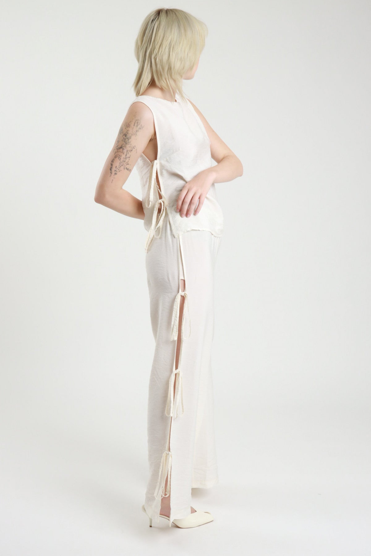 PANTALONE FIOCCHETTI LACCINI LATERALI