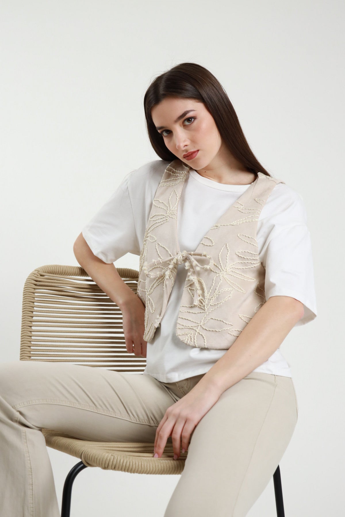 T-Shirt con Gilet Ricamato