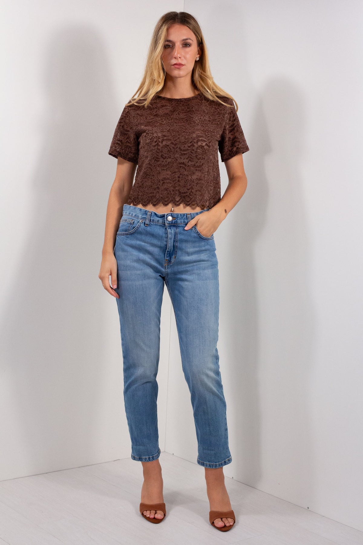 Jeans boyfriend bomyk denim chiaro vista frontale con gamba dritta boyfriend