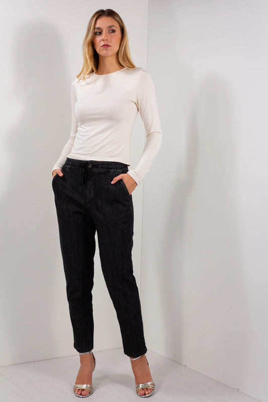 Jeans sigaretta coulisse nero vista frontale completa con gamba affusolata