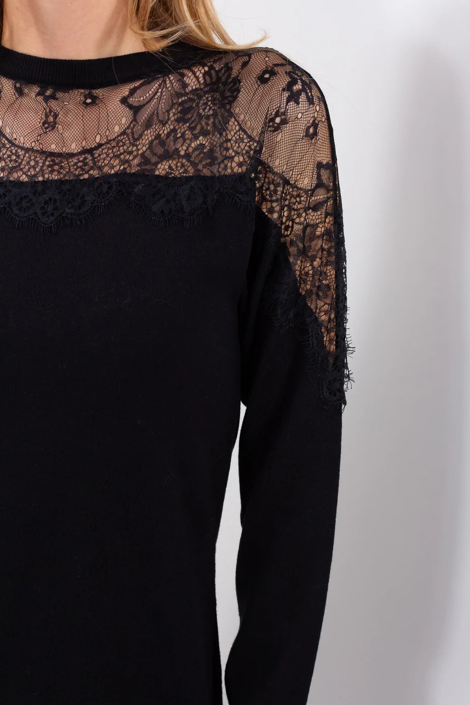 Abito in viscosa con inserto superiore in pizzo