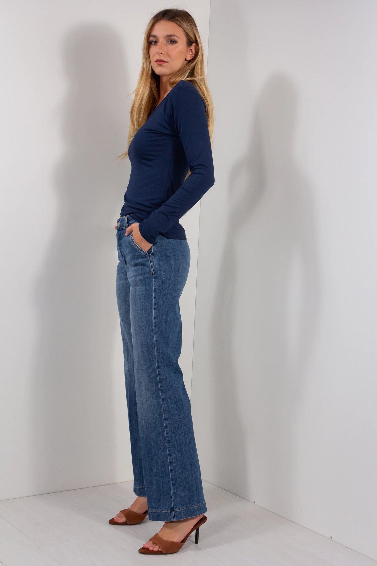 Jeans palazzo elastico denim blu vista laterale lunghezza intera