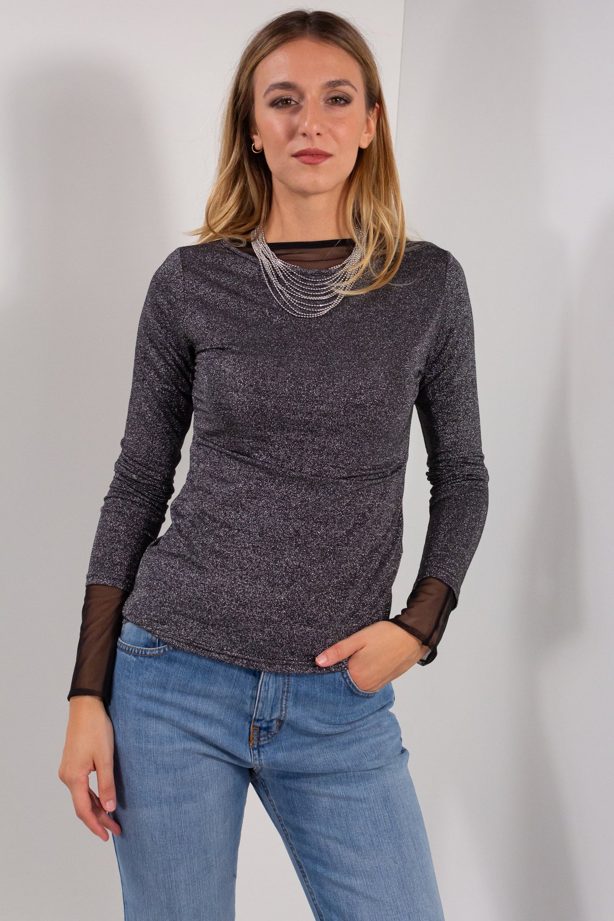 Maglia Aderente Lurex DUDA nera con glitter - vista frontale con dettaglio tulle décolleté
