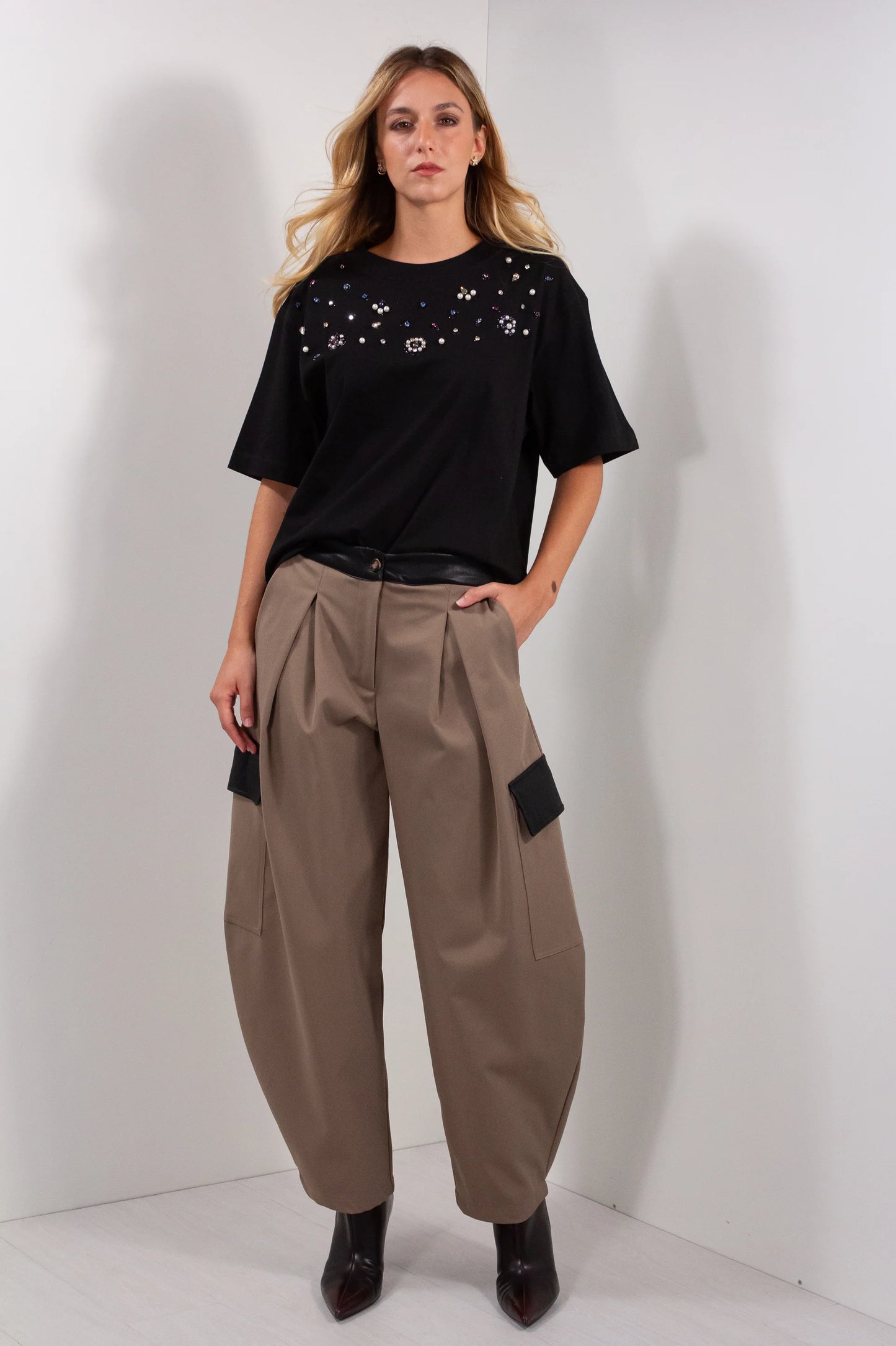 Pantalone Pinces Ecopelle DUDA tortora - vista frontale posa alternativa