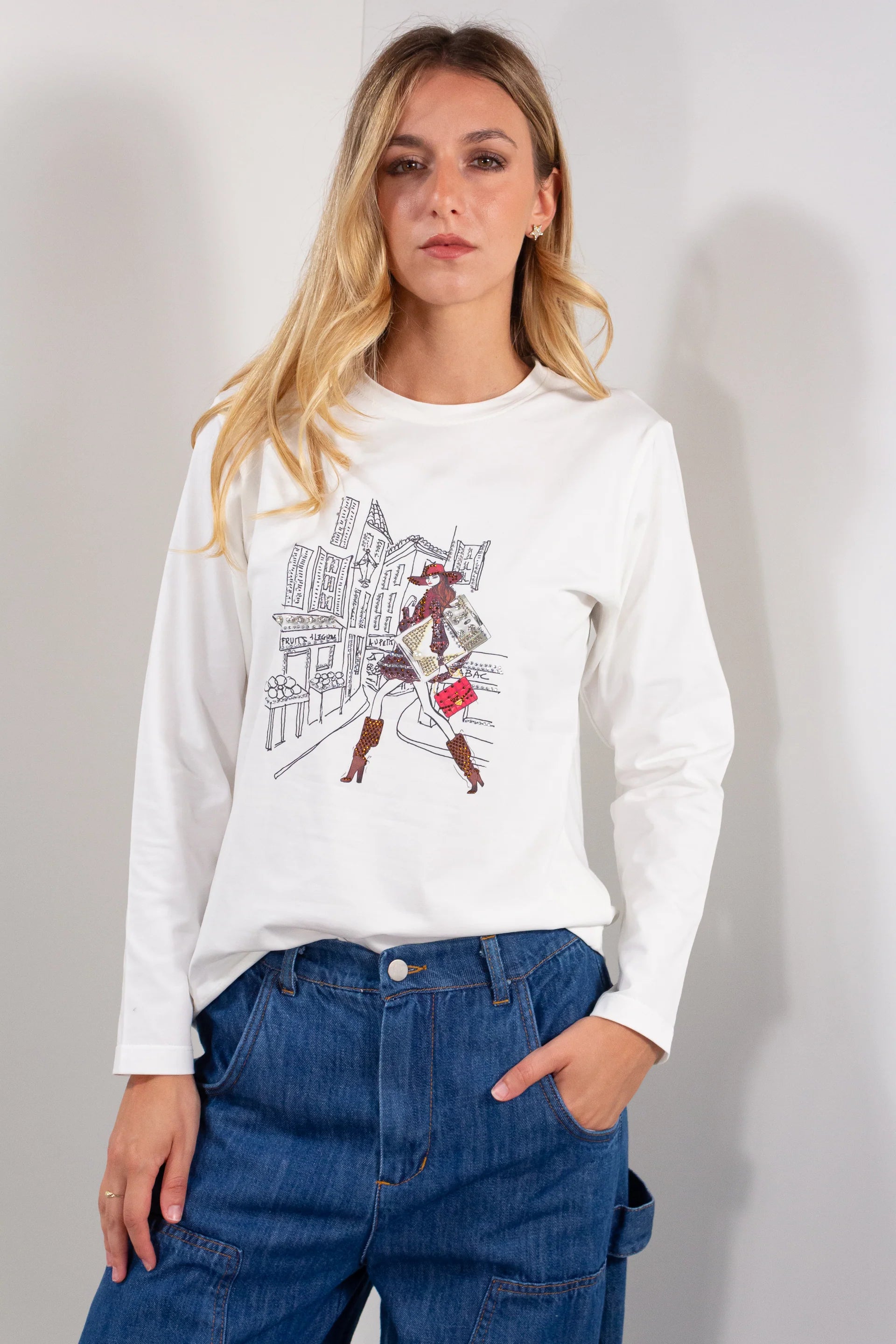 Maglia Stampa City DUDA bianca maniche lunghe - vista frontale con modella