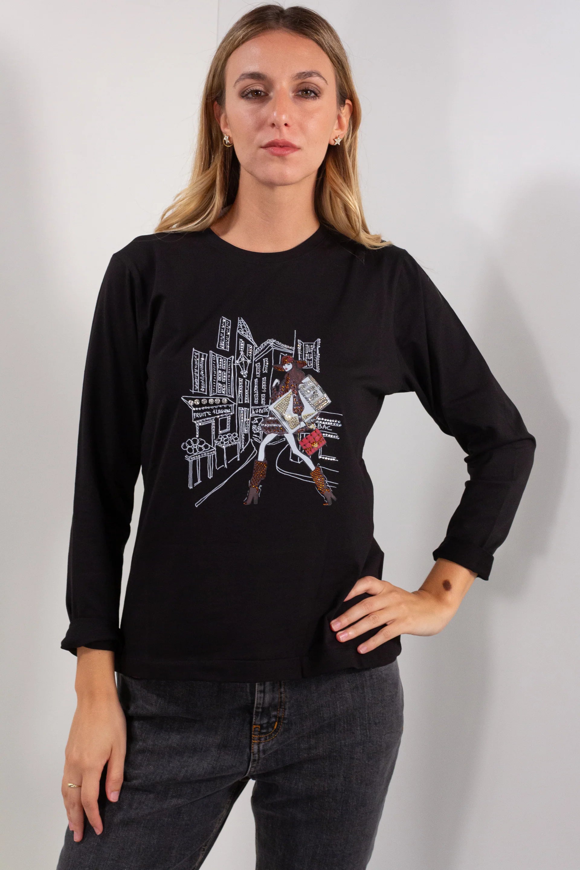 Maglia Stampa City DUDA nera maniche lunghe - vista frontale con modella