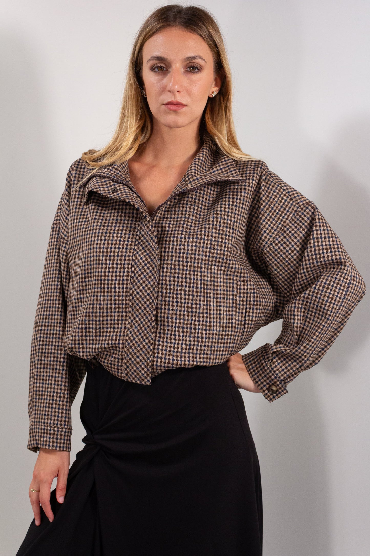 Bomber Coulisse Quadretti DUDA pied-de-poule - vista frontale con gonna nera