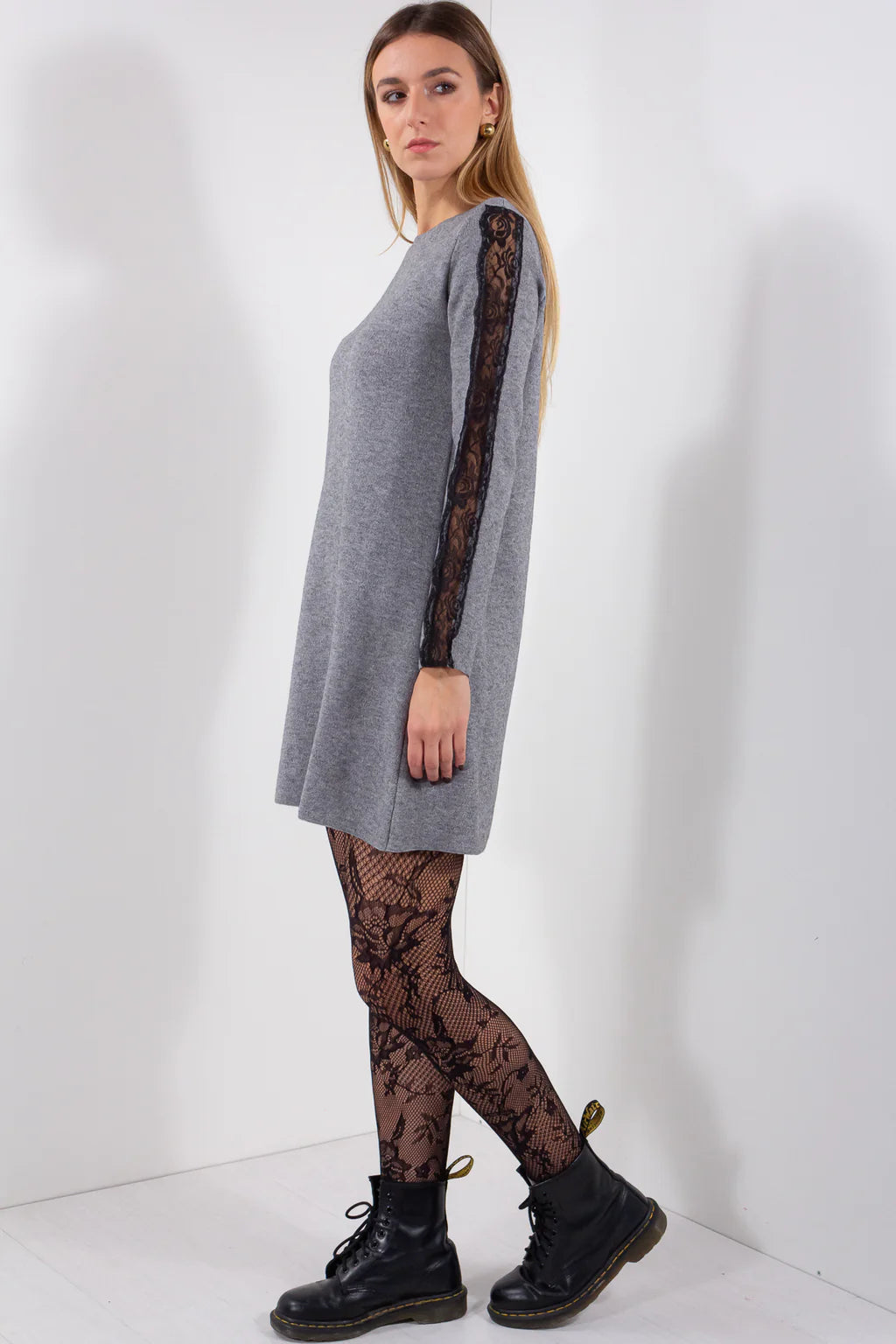 Abito in viscosa con inserti in pizzo