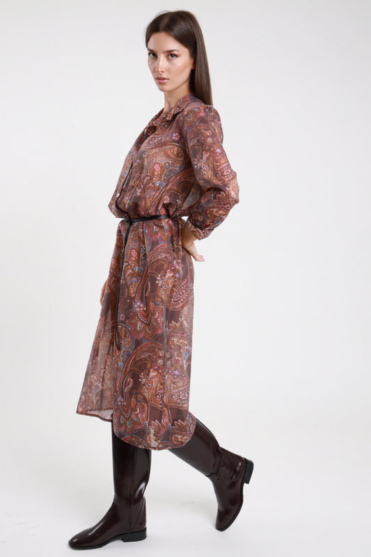 Chemisier fantasia paisley marrone terracotta donna Susy Mix – vista laterale con stivali alti neri