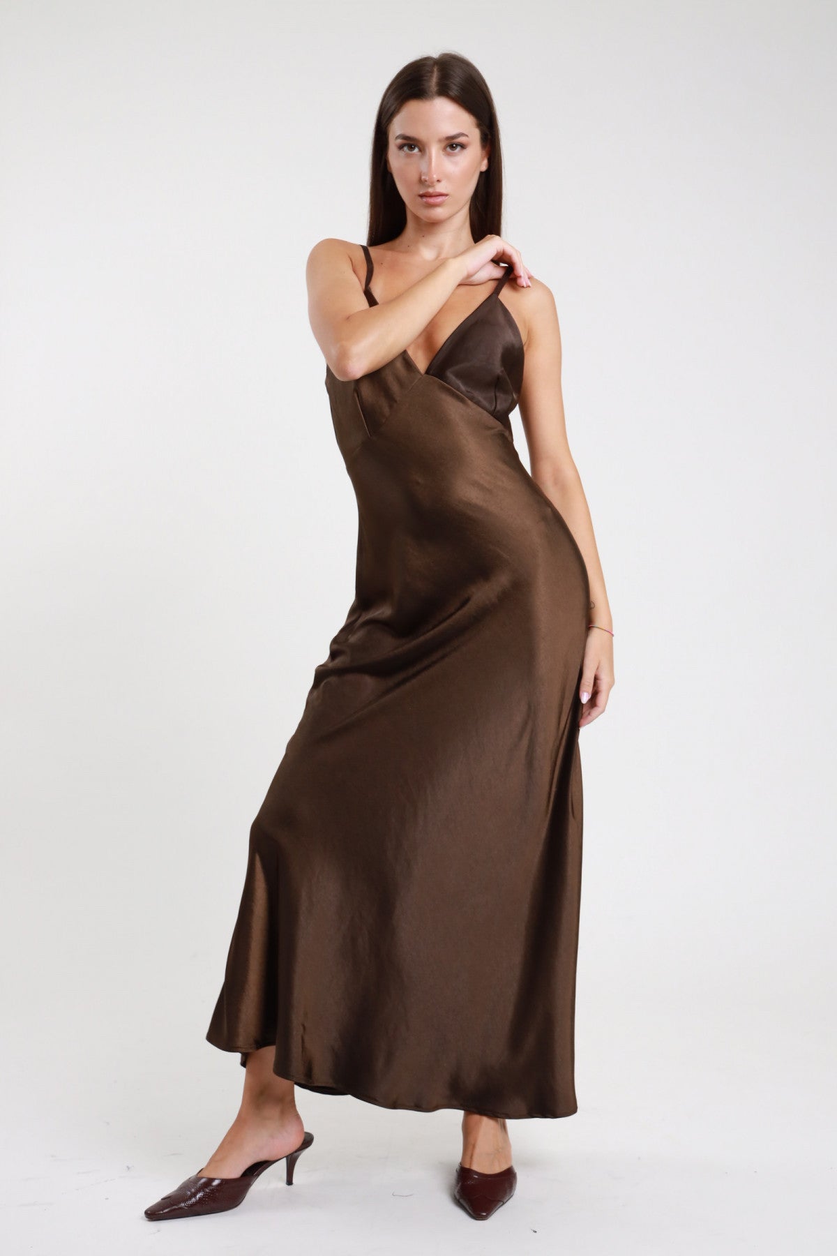 Abito lungo raso verde smeraldo donna Susy Mix – slip dress scollo a V vista frontale