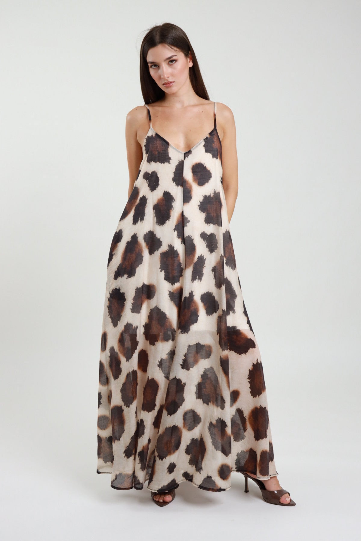Abito lungo animalier Susy Mix – vista frontale intera con stampa maxi animalier e bretelle sottili