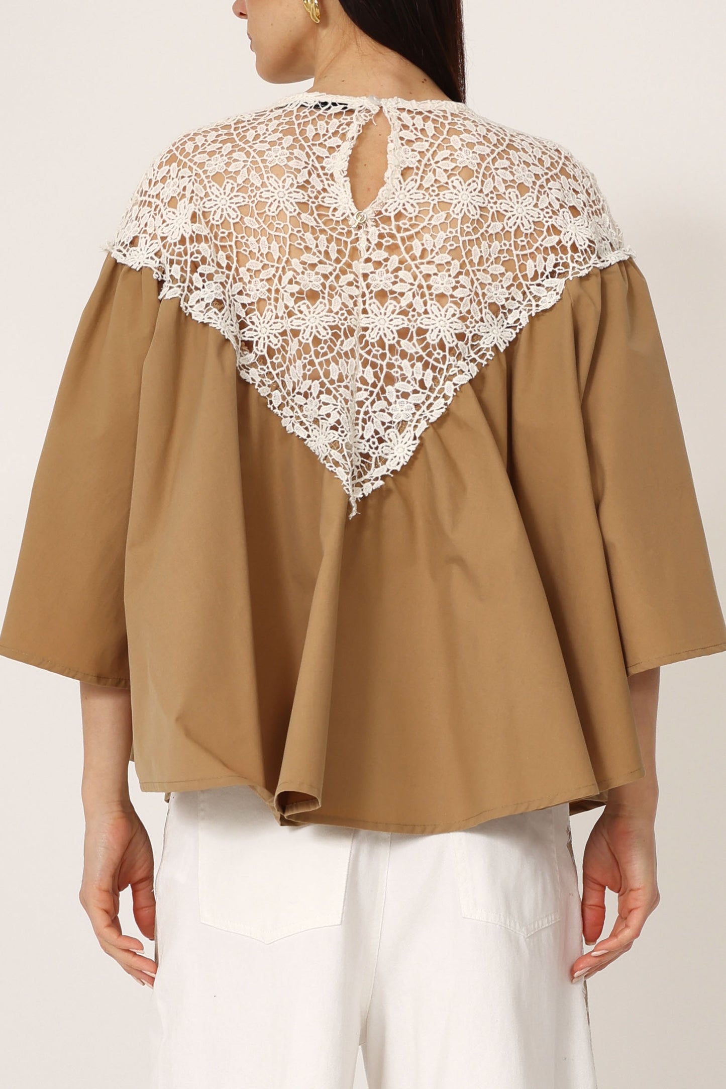 T shirt con parte in pizzo