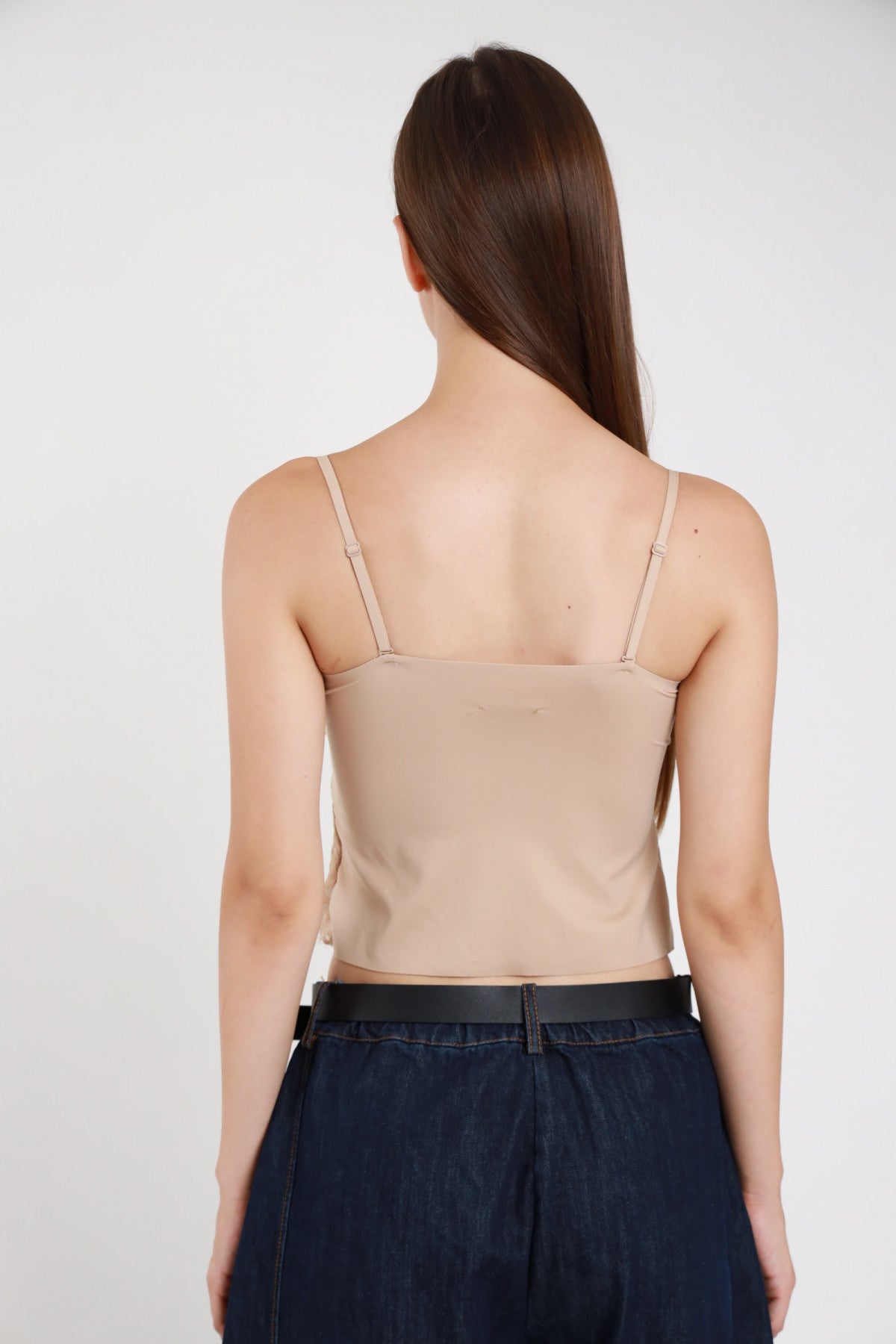 Bustier pizzo beige cipria donna Susy Mix – vista posteriore spalline regolabili con jeans banana sabbiato