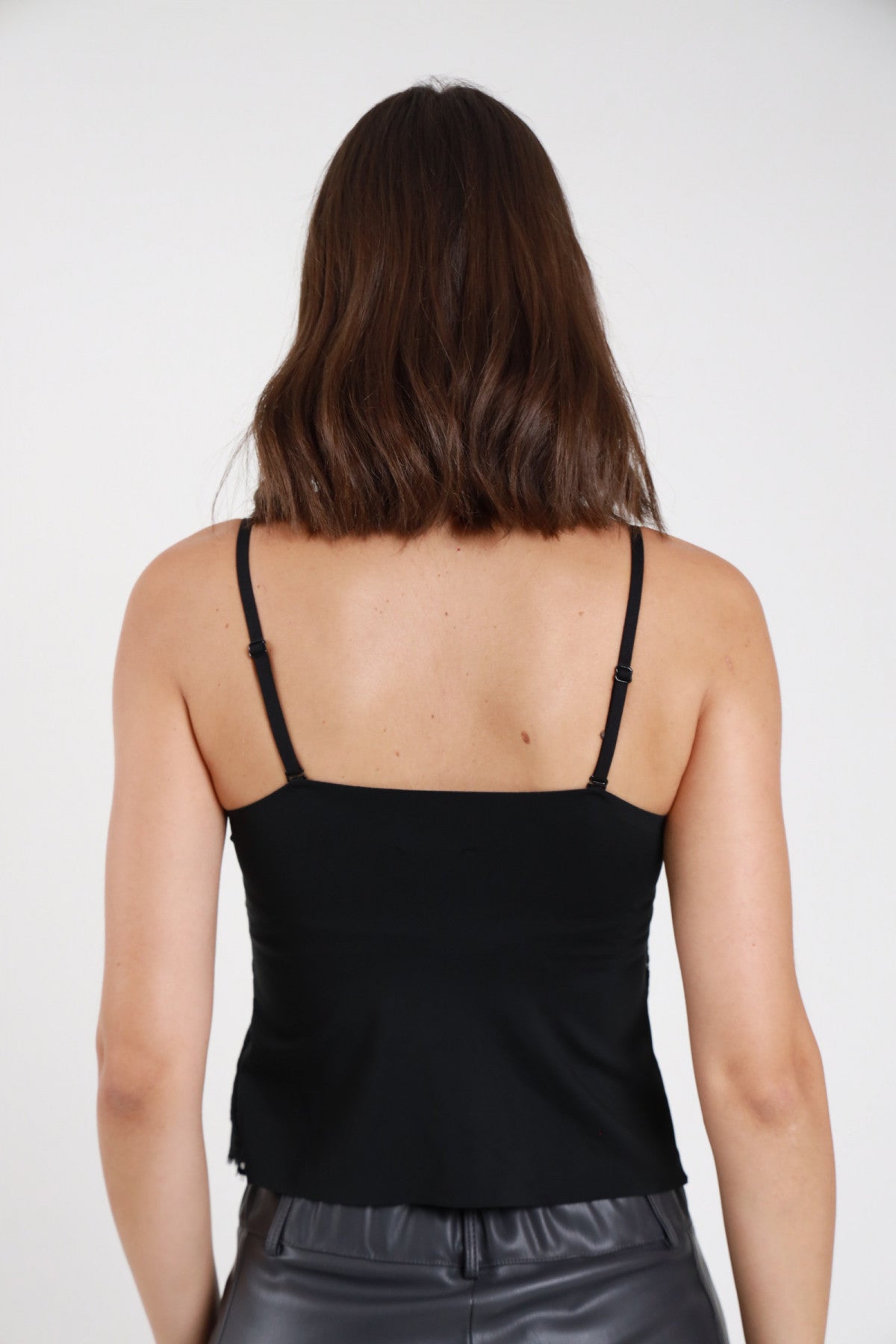 Bustier pizzo nero donna Susy Mix – vista posteriore spalline regolabili con pantaloni in pelle grigia