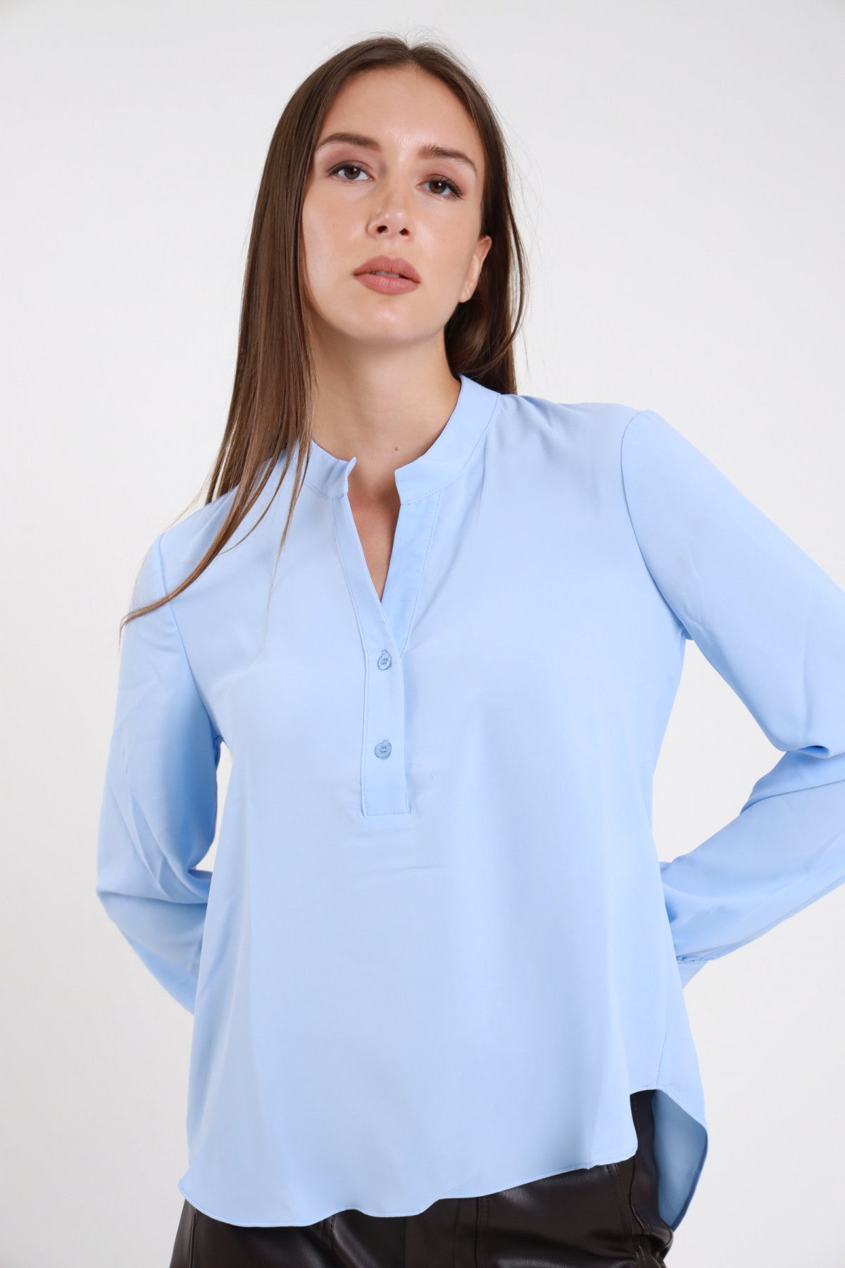 Camicia serafino bianca con bottoni - vista frontale