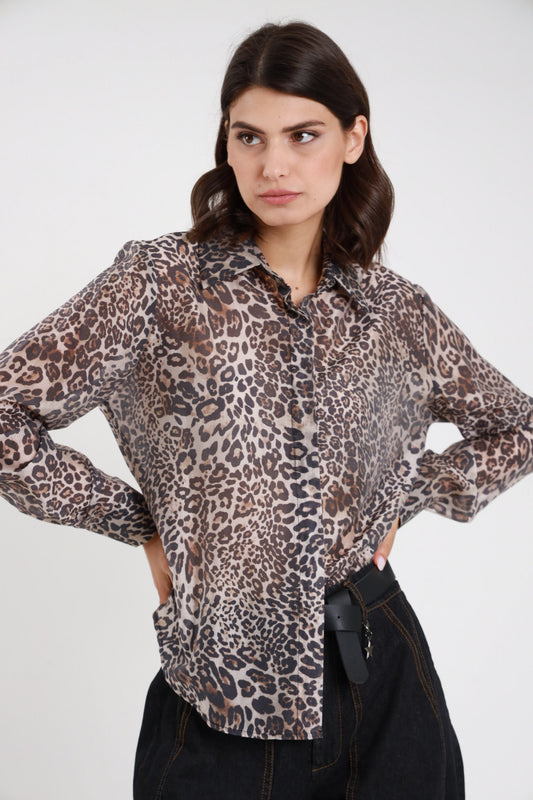 Camicia animalier leopardata semitrasparente donna maniche lunghe Susy Mix Pre-Fall - primo piano busto frontale