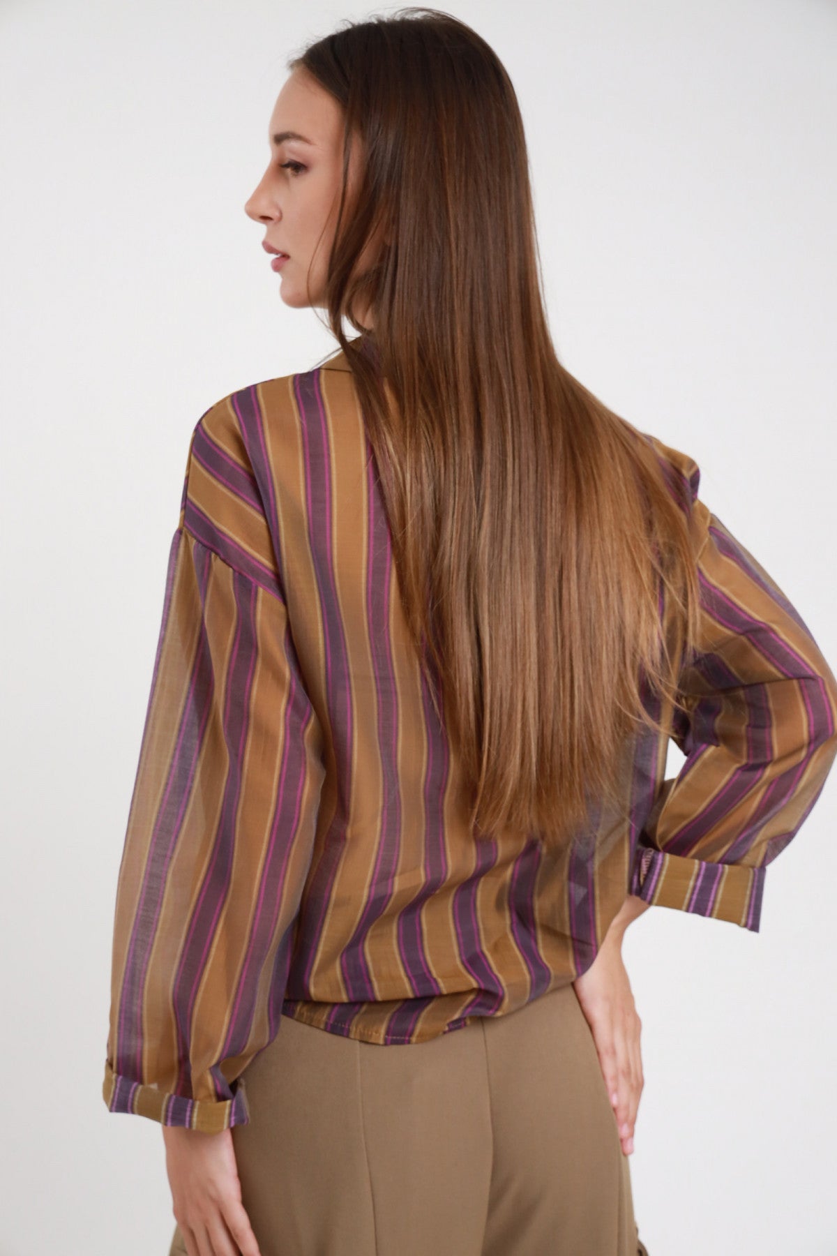 Camicia righe verticali cammello viola donna Susy Mix – vista posteriore maniche lunghe