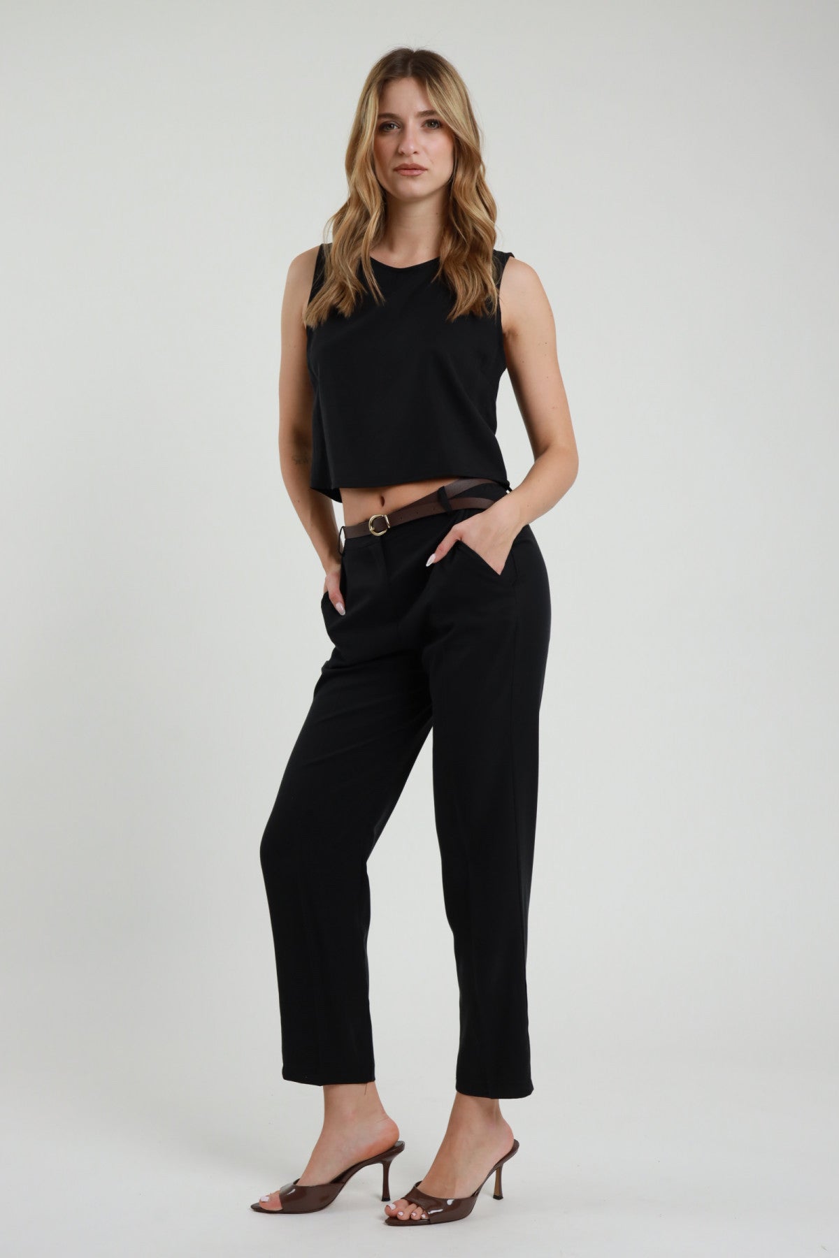 Completo Crop Top e Pantaloni Sartoriali