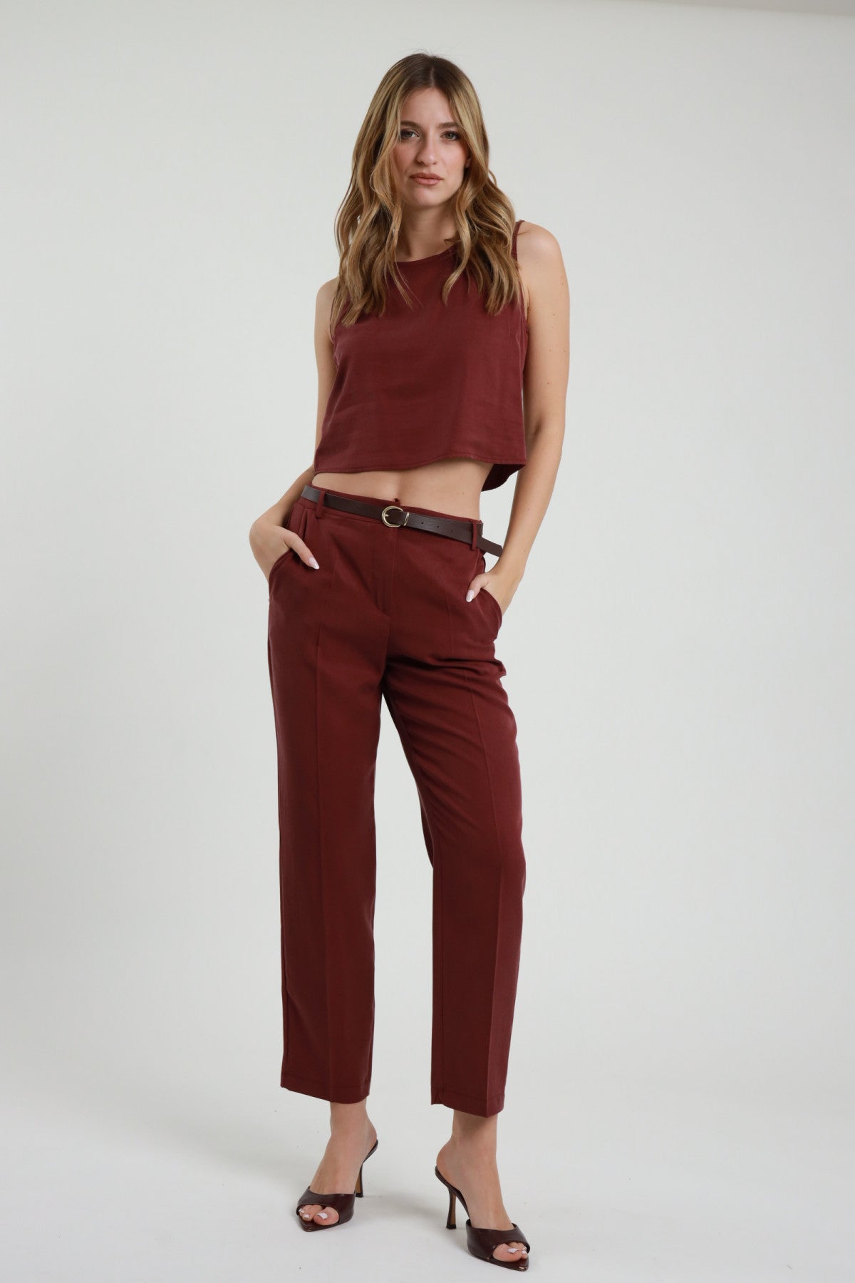 Completo Crop Top e Pantaloni Sartoriali