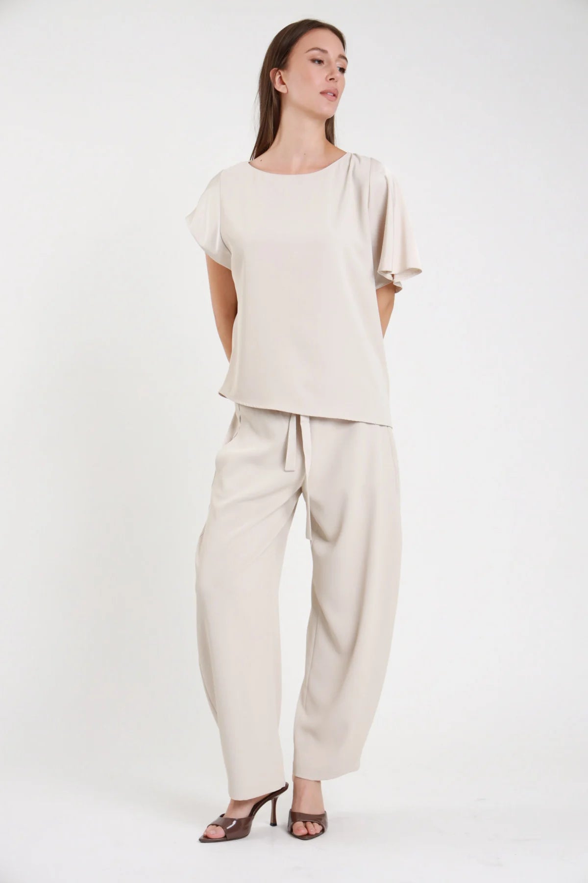 Completo blusa e pantaloni beige sabbia donna - look total beige con coulisse