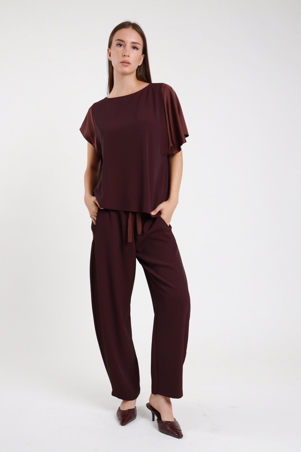 Completo blusa e pantaloni bordeaux donna - maniche a farfalla e pantalone fluido