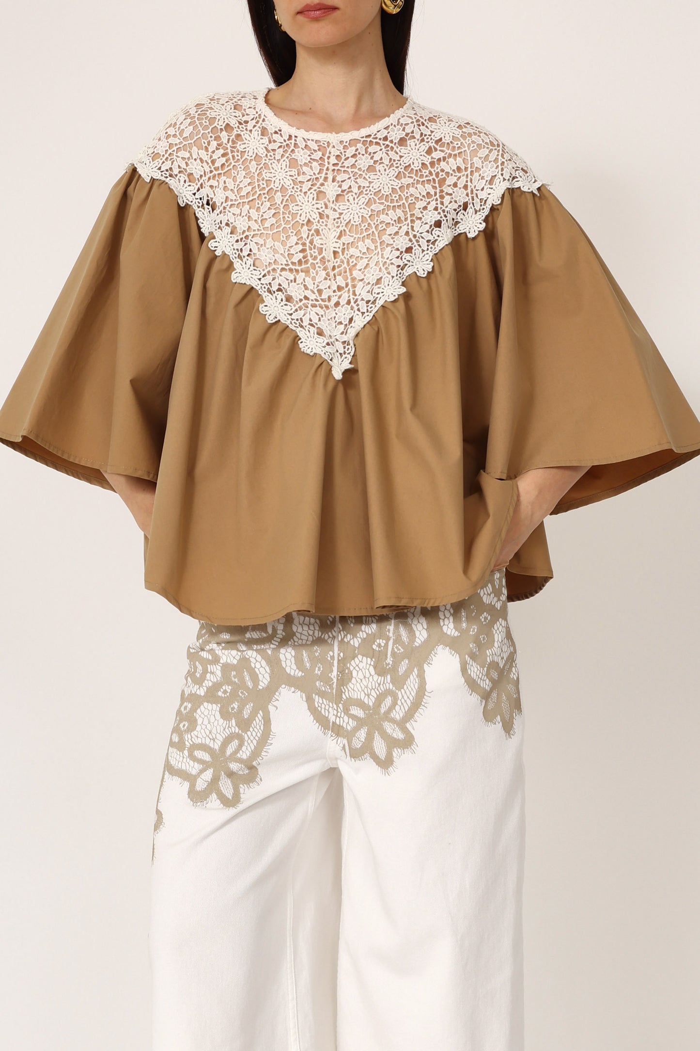 T shirt con parte in pizzo