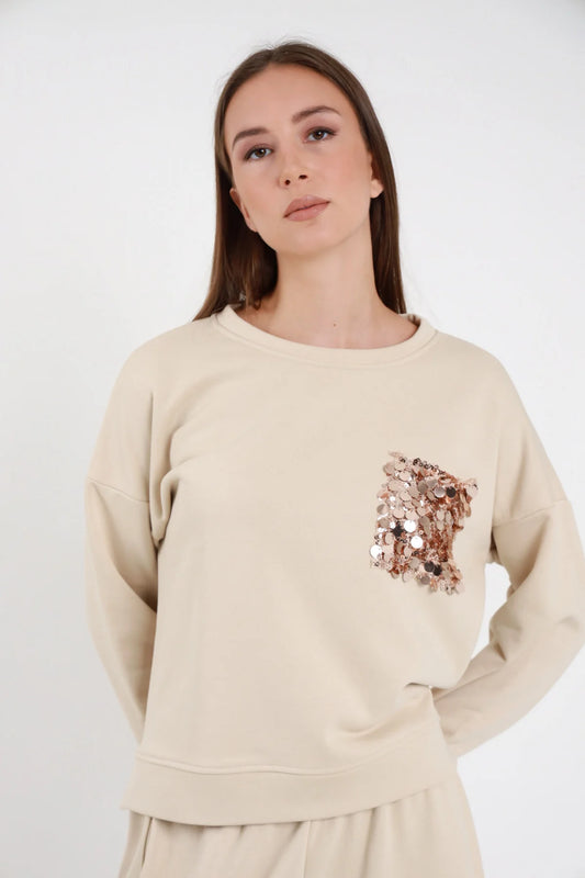 Felpa girocollo panna beige con tasca maxi paillettes dorate - vista frontale
