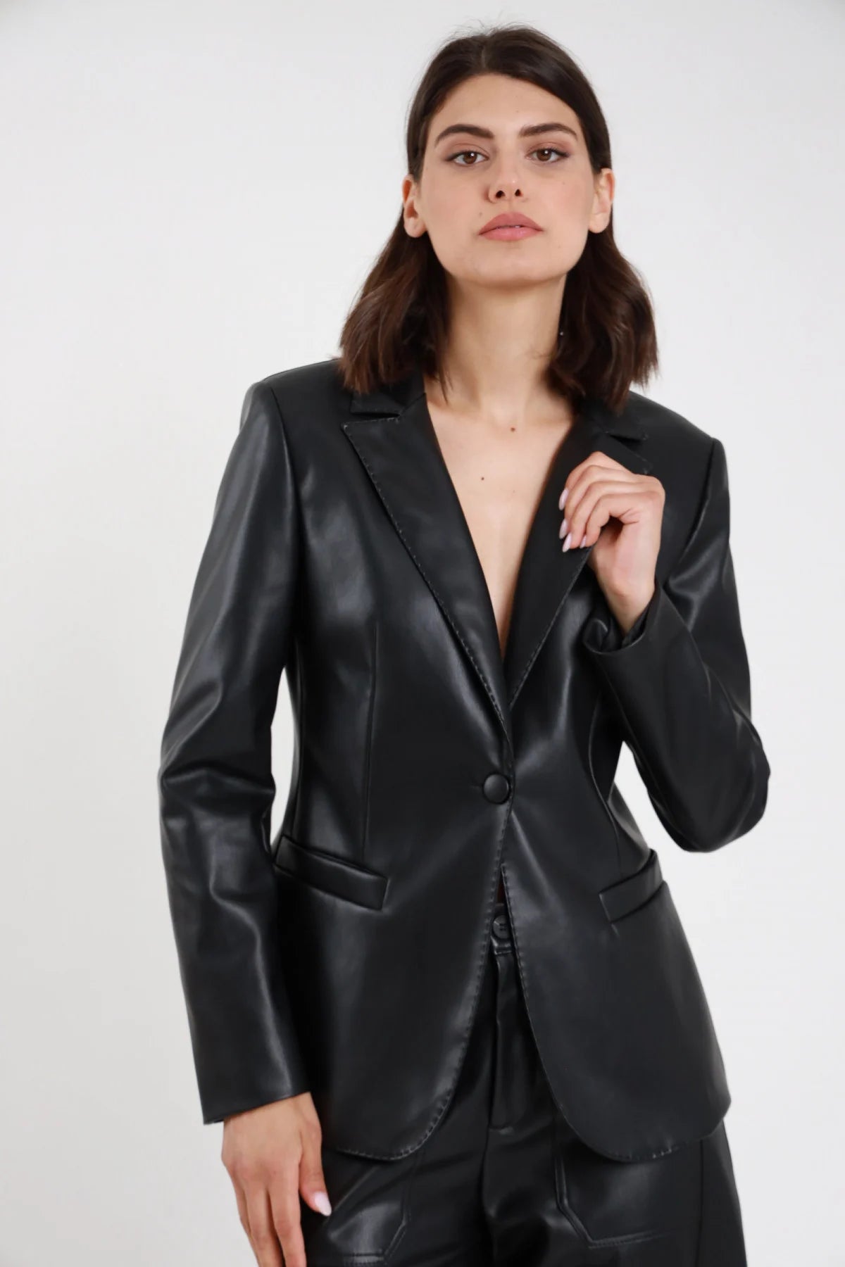 Blazer ecopelle donna nero con impunture - vista frontale