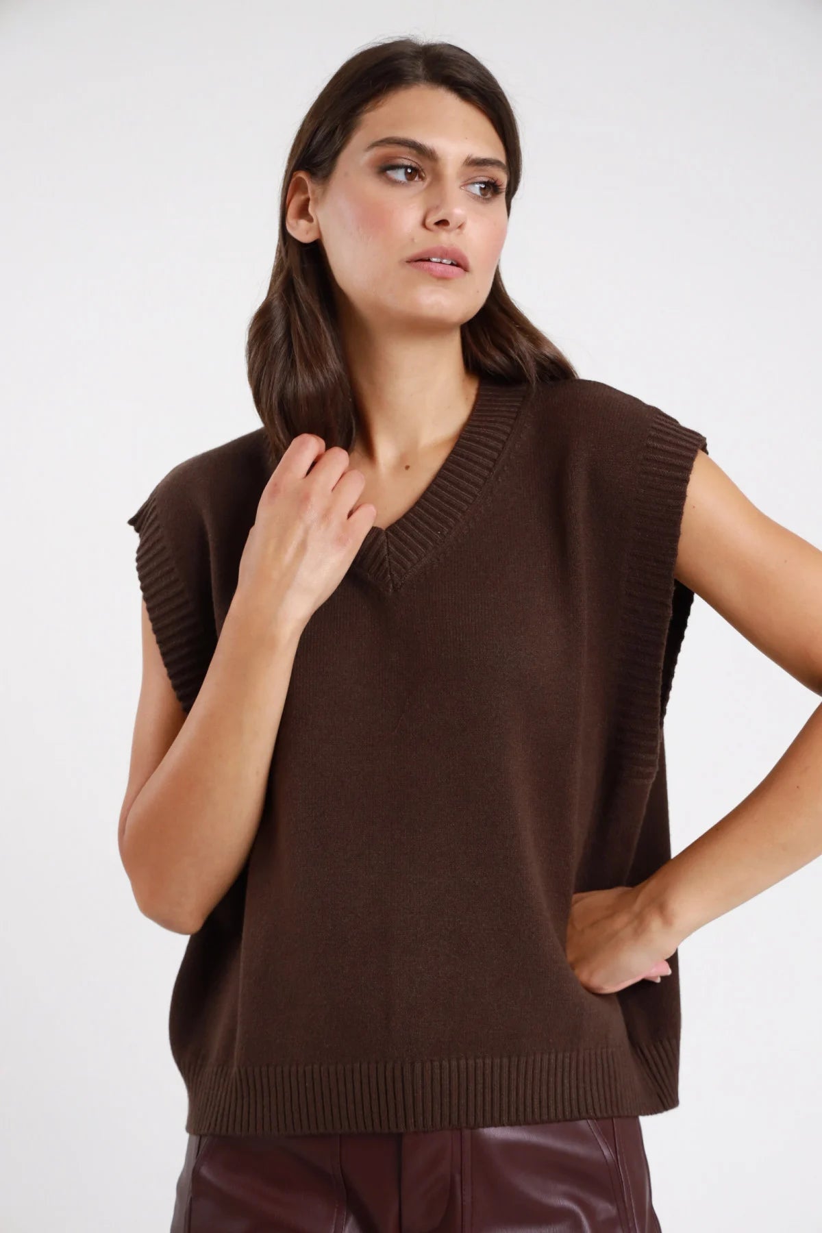 Gilet V maglia 6 colori donna boxy cropped scollo V bordino costine - dettaglio frontale mezzo busto comparazione colori disponibili