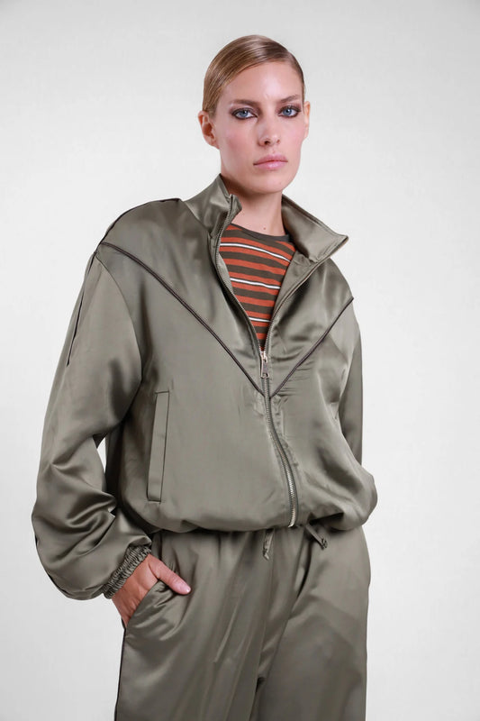 Bomber piping Susy Mix verde oliva effetto satinato, con zip aperta, collo alto e profili scuri