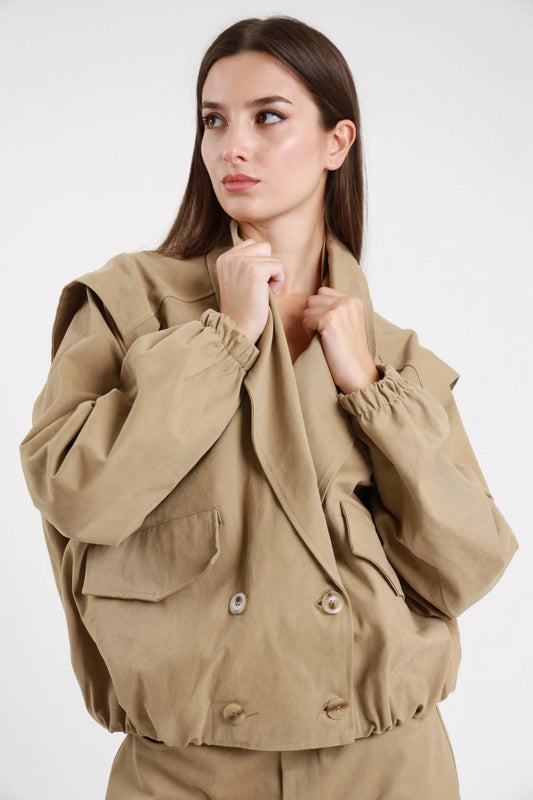Giacca bomber Susy Mix beige doppiopetto con tasche frontali con patta e fondo arricciato