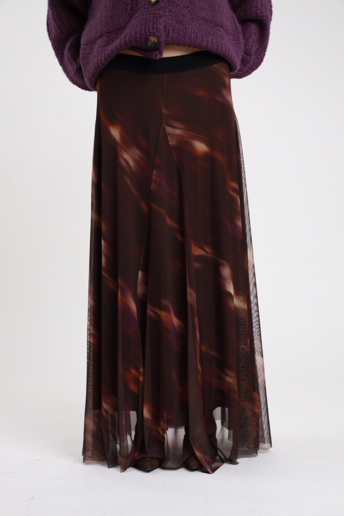 Dettaglio gonna lunga tulle stampa astratta vita elastica Susy Mix Pre-Fall