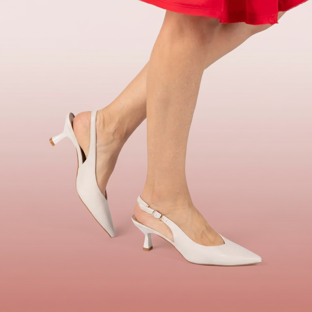 Décolleté slingback scollo V colore off-white con tacco kitten heel - Poetica Fashion