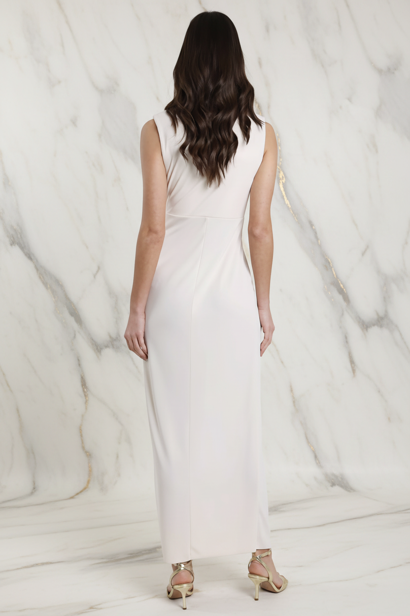 Abito lungo smanicato con nodo Susy Mix – vista posteriore sfondo elegante