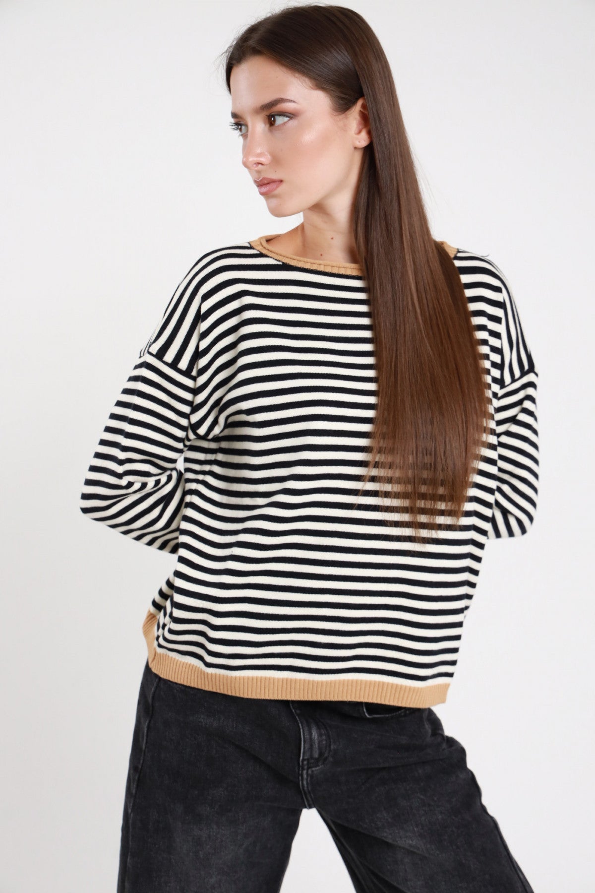 Pullover righe nero cammello donna Susy Mix – oversize girocollo bordi cammello vista frontale