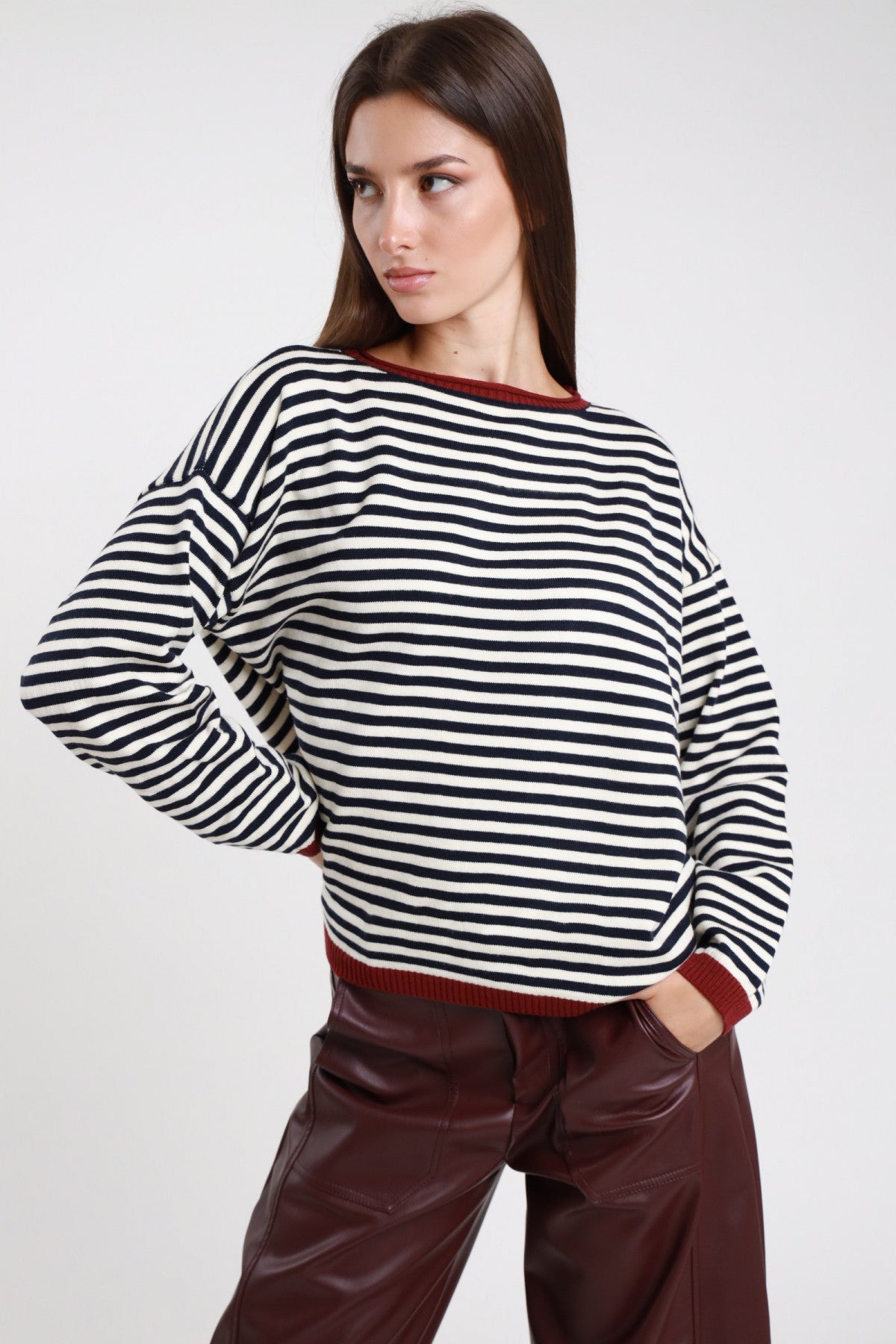 Pullover righe nero bordeaux donna Susy Mix – oversize girocollo bordi bordeaux vista frontale