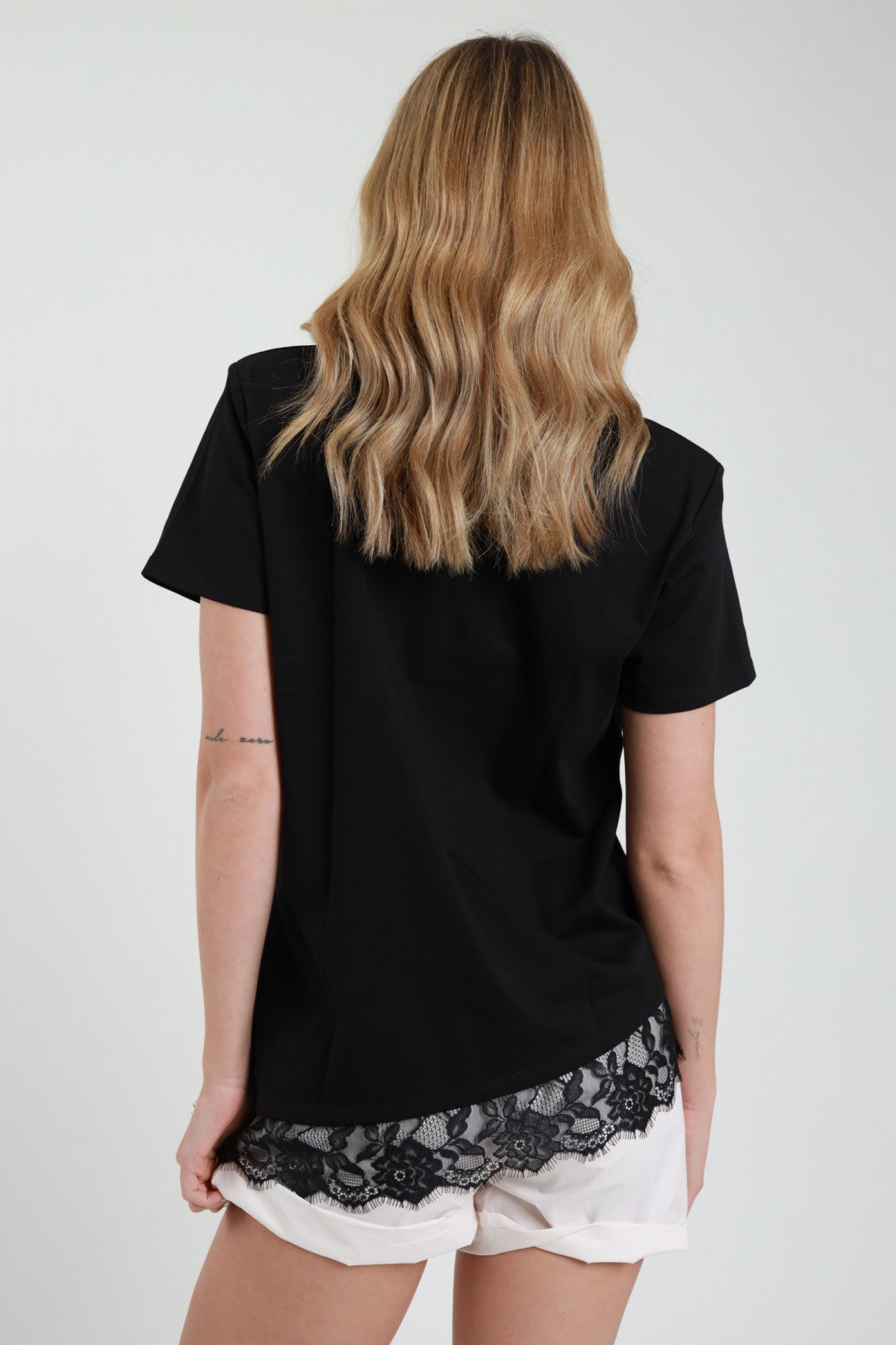 T-Shirt Asimmetrica con Pizzo – Susy Mix