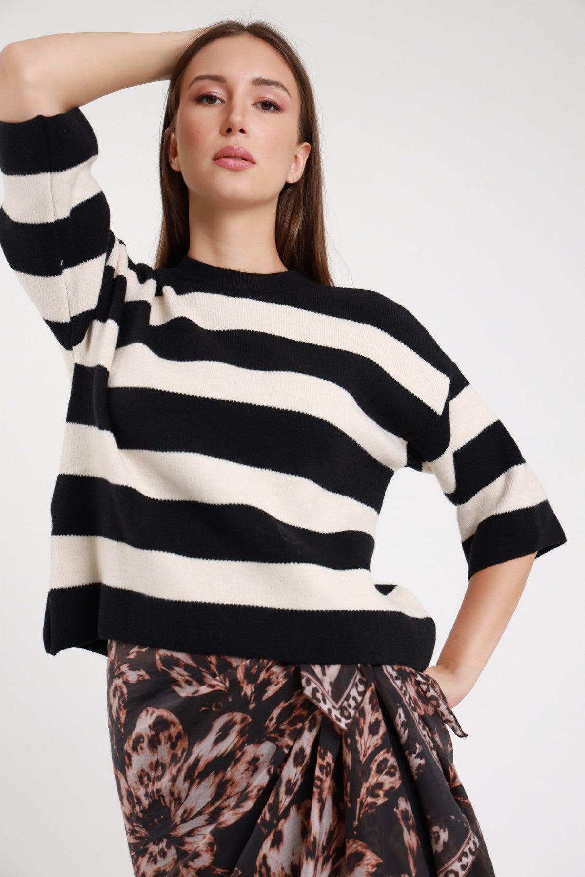 Pullover scatola a righe nero e panna - vista frontale