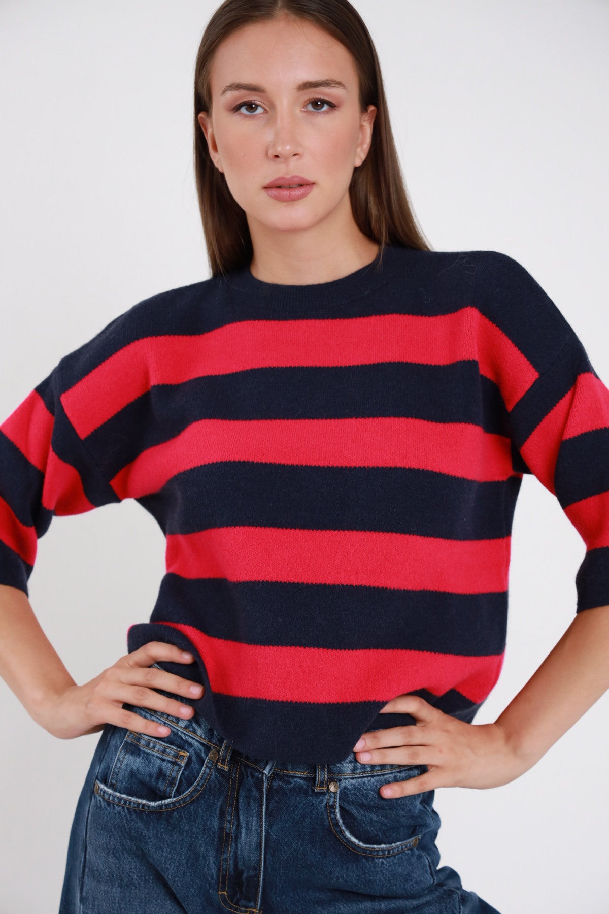 Pullover scatola a righe blu e rosso - vista frontale
