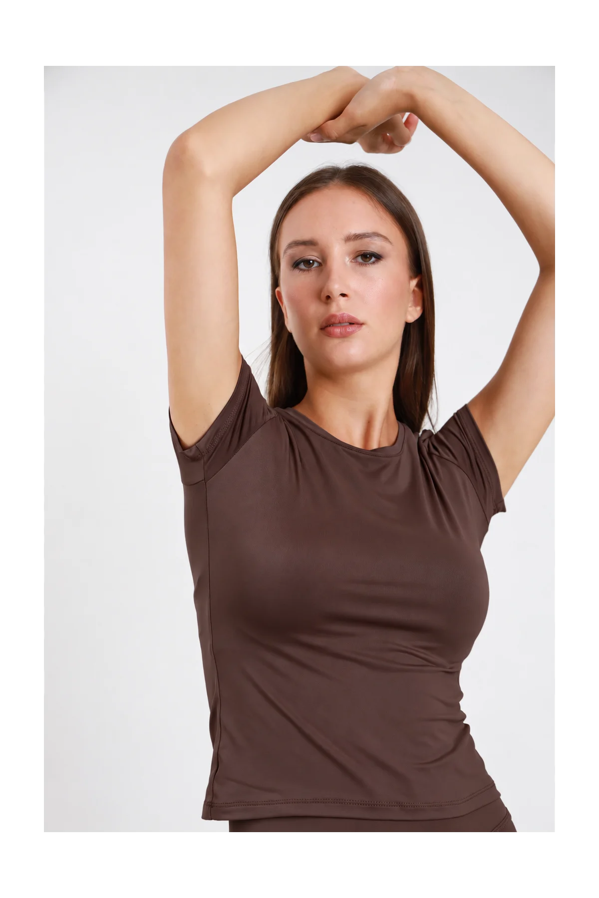 T-shirt second skin DAYTHRU color cioccolato aderente in microfibra elasticizzata