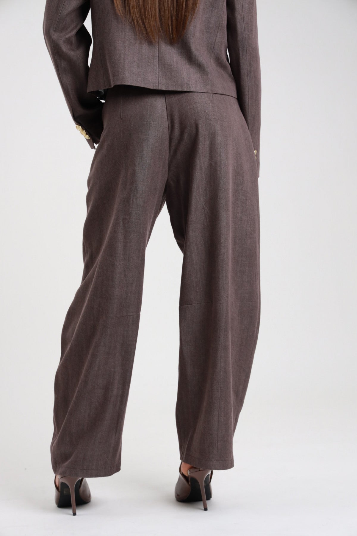 Pantalone barrel lino marrone - vista posteriore
