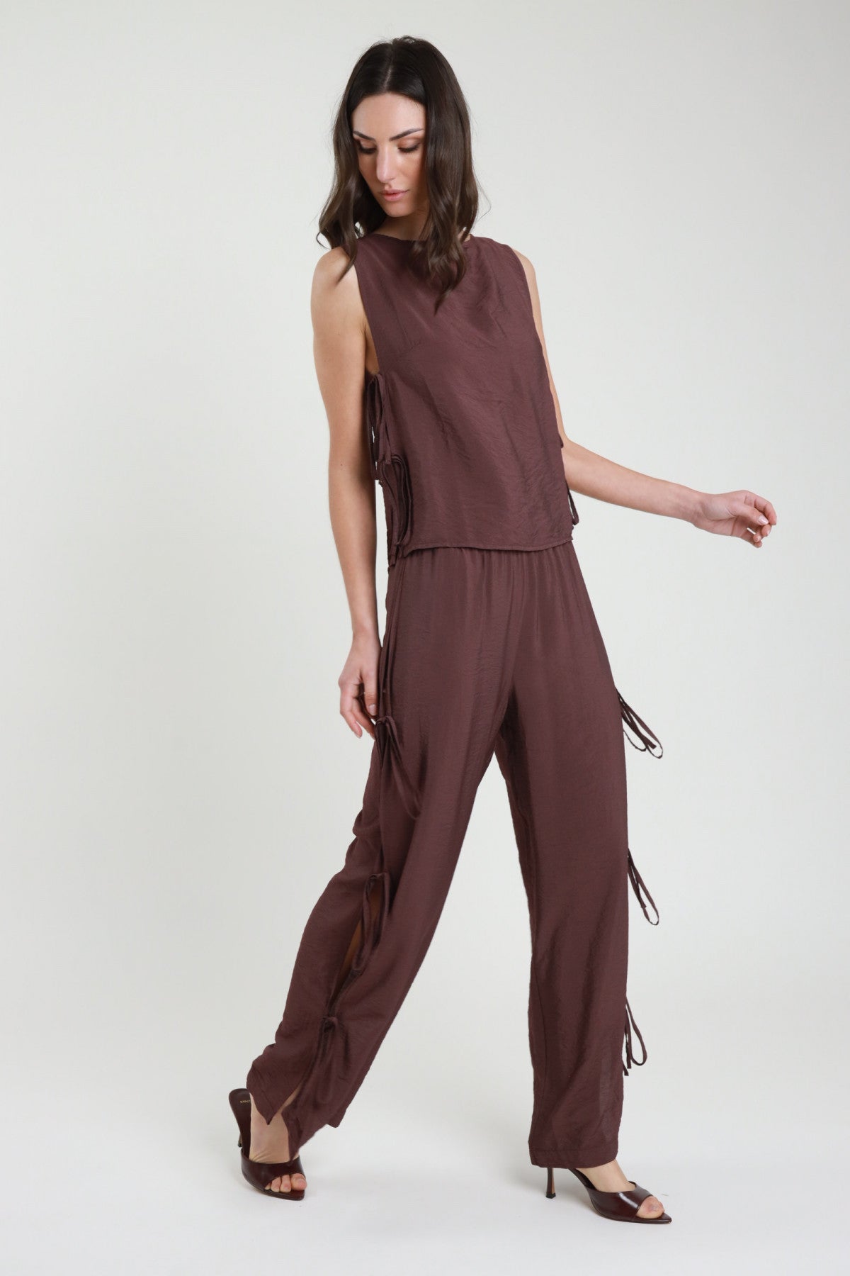 PANTALONE FIOCCHETTI LACCINI LATERALI