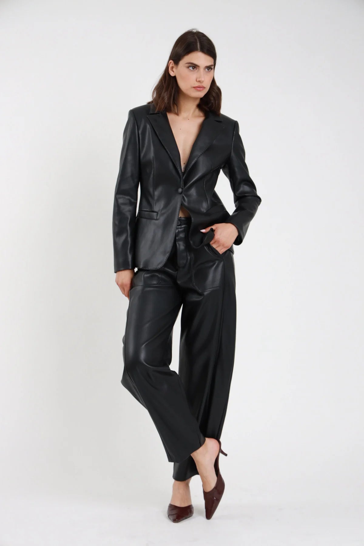Pantalone ecopelle donna nero vita alta - look total ecopelle con blazer