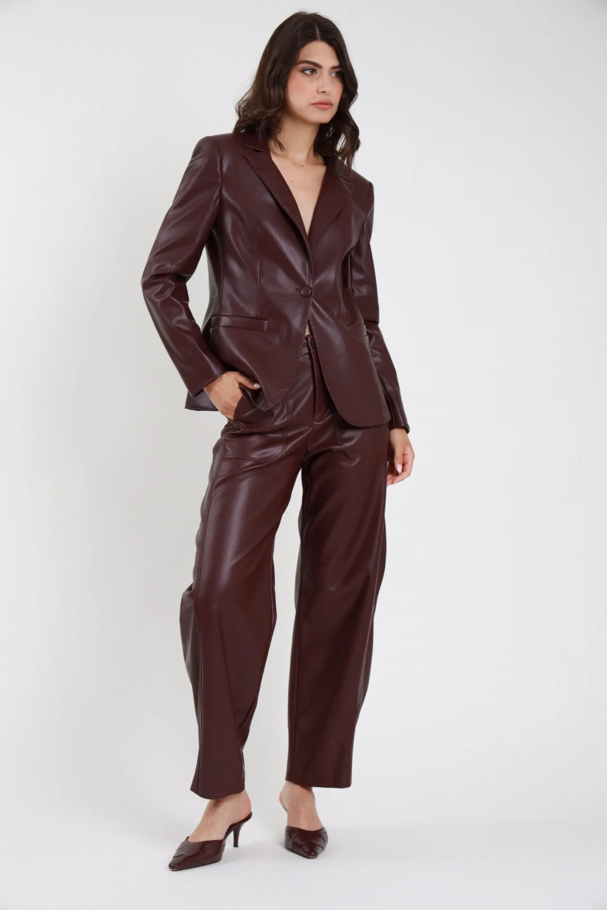 Pantalone ecopelle donna bordeaux vita alta - look total ecopelle con blazer
