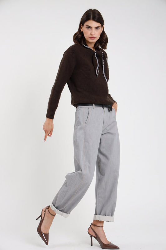 Pantaloni ovetto grigio chiaro donna vita alta risvolto Susy Mix Pre-Fall - posa dinamica laterale