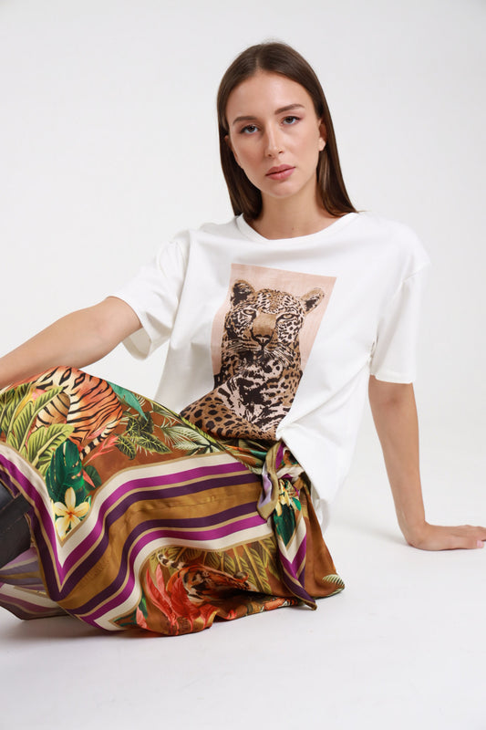 T-shirt bianca donna stampa leopardo jungle Susy Mix – vista frontale in piedi